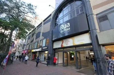 Escritório à venda no centro histórico com 280m² de área útil disponível.