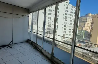 Escritório à venda no centro histórico com 160 m² de área útil disponível.