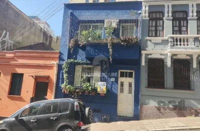 Casa residencial à venda no centro histórico com 140 m² e 3 dormitórios.