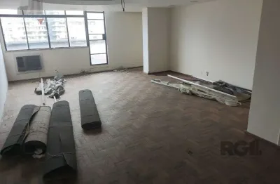 Escritório à venda no centro histórico com 155m² de área útil para investimento