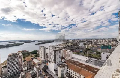 Escritório à venda no centro histórico com 82 m² de área útil disponível.
