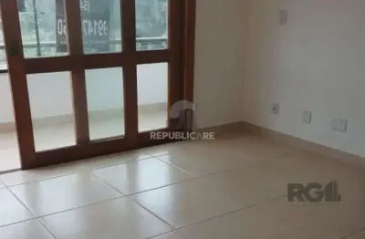 Apartamento à venda na cidade baixa com 37m² e 1 dormitório/quarto disponível.