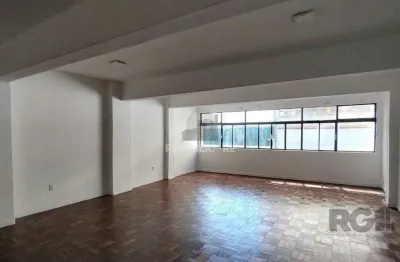 Escritório à venda no centro histórico com 55 m² de área útil disponível.