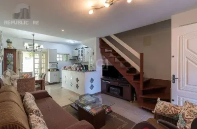 Casa residencial à venda no bairro Hípica com 112 m² e 2 dormitórios/quartos.