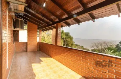 Casa residencial à venda no bairro Espírito Santo com 220 m² e 3 dormitórios/quartos.