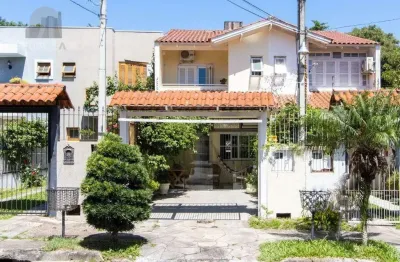 Casa residencial à venda no bairro Espírito Santo com 154 m² e 3 dormitórios/quartos.