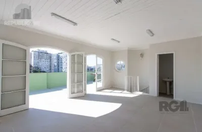 Cobertura à venda no bairro cristal com 190 m² e 2 dormitórios/quartos disponíveis.