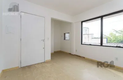 Escritório à venda no bairro menino deus com 20 m² de área útil disponível.