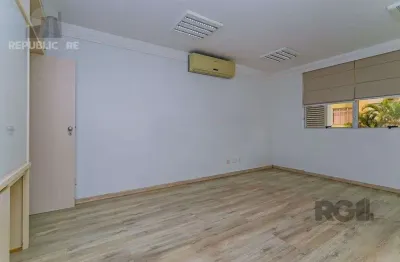 Moderno escritório à venda no bairro menino deus com 38 m² de área útil disponível