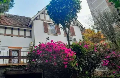 Casa residencial à venda com 570 m² e 6 dormitórios/quartos em santa cecília.