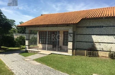 Casa residencial à venda no bairro Hípica com 600 m² - 2 dormitórios/quartos disponíveis.