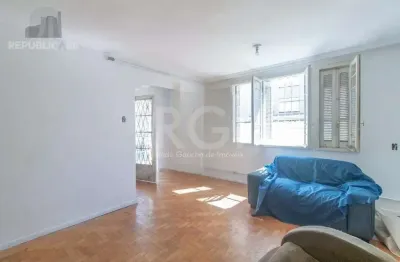 Casa residencial à venda no bairro azenha com 275 m² e 3 dormitórios/quartos.