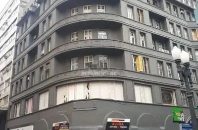 Escritório à venda no centro histórico com área de 67 m² para investimento ideal.