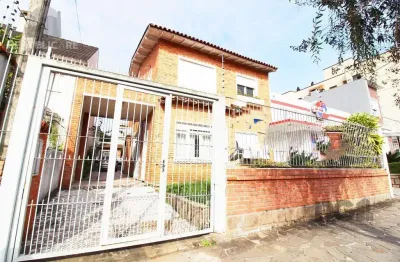 Casa residencial à venda no bairro partenon com 240 m² e 4 dormitórios/quartos.