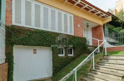 Casa residencial à venda no bairro teresópolis com 3 dormitórios e 229 m² de área útil.
