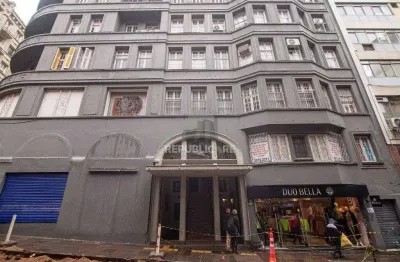 Escritório à venda no centro histórico com área útil de 99 m² disponível para negociação