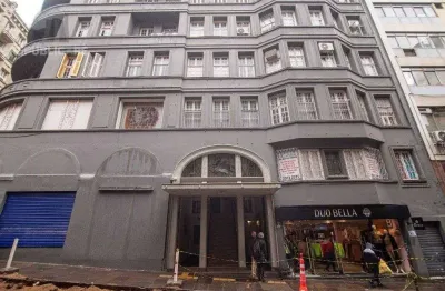 Escritório à venda no centro histórico com área útil de 99 m² disponível para negociação