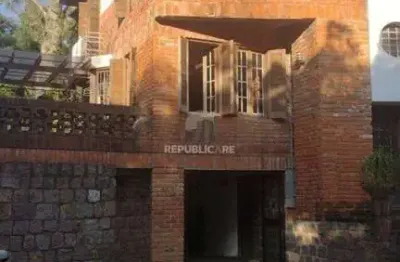 Casa residencial à venda no bairro teresópolis com 181 m² e 2 dormitórios/quartos.