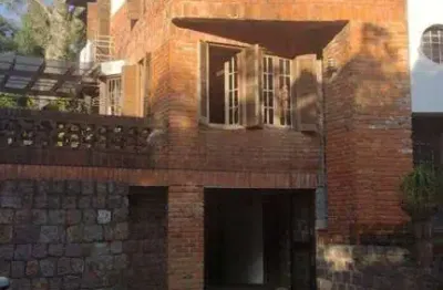 Casa residencial à venda no bairro teresópolis com 181 m² e 2 dormitórios/quartos