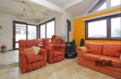 Casa de condomínio à venda no menino deus com 3 dormitórios e 243 m² de área útil.