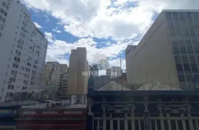 Escritório à venda no centro histórico com 157 m² de área útil disponível.