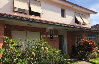 Casa residencial à venda no bairro menino deus, com 257 m² e 4 dormitórios.