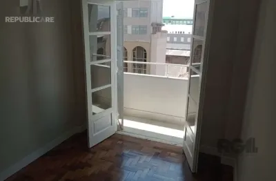 Apartamento à venda no centro histórico com 82 m² e 3 dormitórios/quartos.