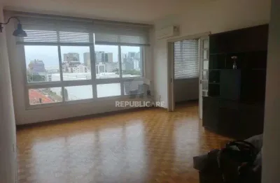Apartamento à venda no menino deus com 132 m² e 3 dormitórios/quartos disponíveis.