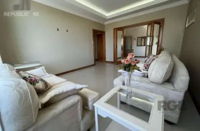 Apartamento à venda no centro com 3 dormitórios e área de 140 m² disponível!