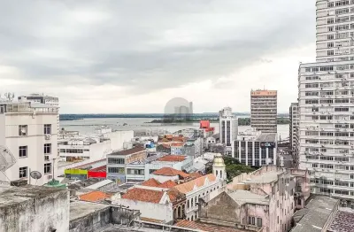 Apartamento à venda no centro histórico com 84 m² e 2 dormitórios/quartos disponíveis.