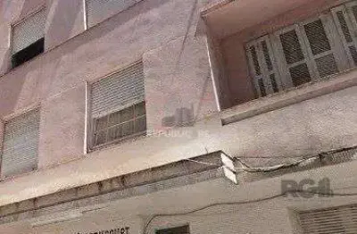 Apartamento à venda no centro histórico com 82m² e 3 dormitórios/quartos disponíveis.
