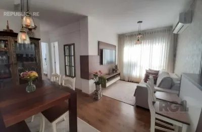 Apartamento à venda no bairro azenha, com 2 dormitórios e área de 58 m² disponível.