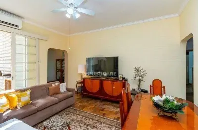 Apartamento à venda no menino deus com 3 dormitórios e área de 133 m².