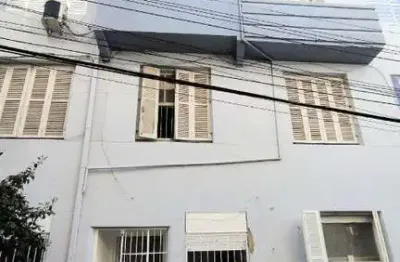 Apartamento à venda no centro histórico com 56 m² e 3 dormitórios/quartos.