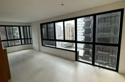 Apartamento à venda no centro com 78m² e 2 dormitórios/quartos disponíveis.