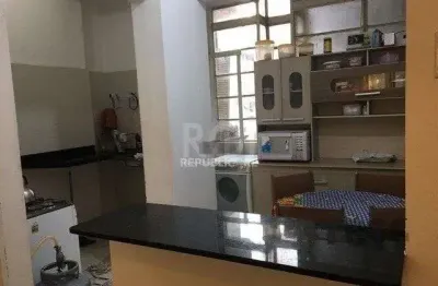 Apartamento à venda no centro histórico com 94 m² e 3 dormitórios/quartos disponíveis.