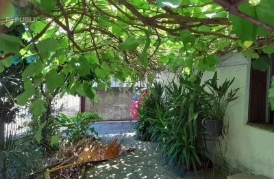 Casa residencial à venda no bairro Santa Tereza com 120 m² e 3 dormitórios/quartos.