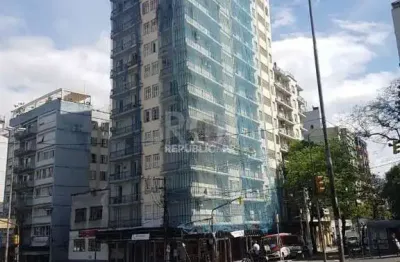 Apartamento à venda no centro histórico com 100 m² e 3 dormitórios/quartos disponíveis.