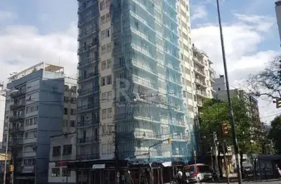 Apartamento à venda no centro histórico com 100m² e 3 dormitórios/quartos disponíveis.