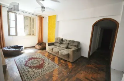 Apartamento à venda no centro histórico com 3 dormitórios/quartos e 92 m² de área útil.