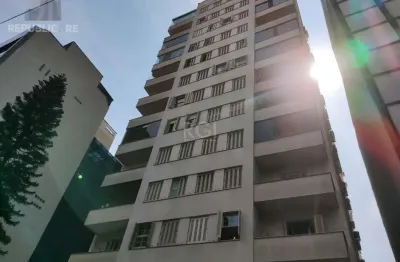 Apartamento à venda no centro histórico com 3 dormitórios/quartos e 136 m² de área útil.