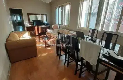 Apartamento à venda no centro histórico com 101 m² e 3 dormitórios/quartos disponíveis.