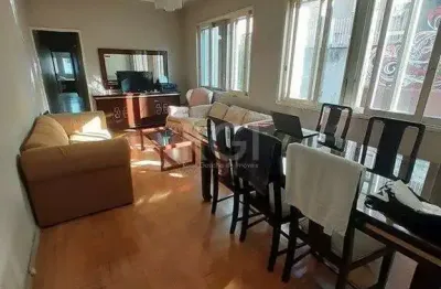 Apartamento à venda no centro histórico com 101 m² e 3 dormitórios/quartos disponíveis.