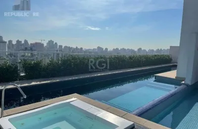 Apartamento à venda no centro histórico com 64 m² e 2 dormitórios/quartos disponíveis.