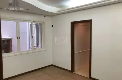 Apartamento à venda no bairro petrópolis com 77 m² e 3 dormitórios/quartos disponíveis.