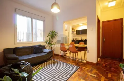 Apartamento à venda na cidade baixa com 60 m² e 2 dormitórios/quartos disponíveis.