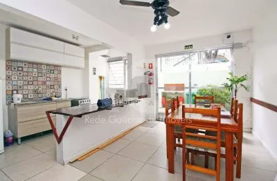 Apartamento à venda na cidade baixa, 63m² com 2 dormitórios/quartos disponíveis.