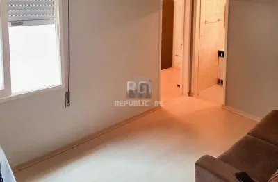 Apartamento à venda com 42 m² e 1 dormitório no bairro cidade baixa