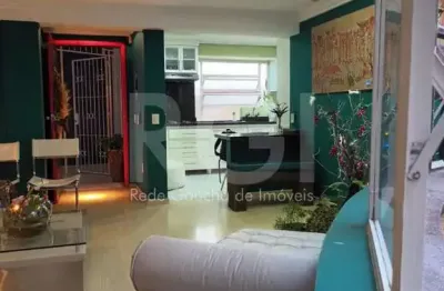 Apartamento à venda na cidade baixa com 130 m² e 3 dormitórios/quartos disponíveis.