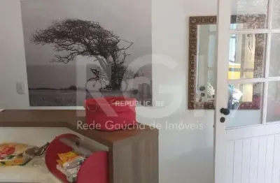 Casa em condomínio à venda no bairro cidade baixa com 55m² e 1 dormitório.